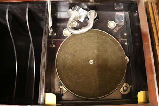 An early 20th century 78rpm wind-up gramophone player in chinoiserie-decorated cabinet, W. H. Barnes, London, W.75cm